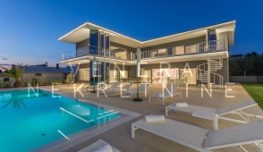 Luksuzna vila s pogledom na more 400 m2, Istra