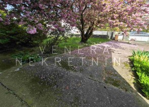 Kuća 228 m2 Odra sa 2 građevinska zemljišta 2078 m2