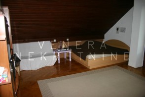 Kuća Donja Stubica 301 m2 + gospodarska zgrada 177 m2 + okućnica 548 m2