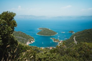 Građevinsko zemljište s kućom 67 m2 i pomoćnim objektom 20 m2 (Mljet)