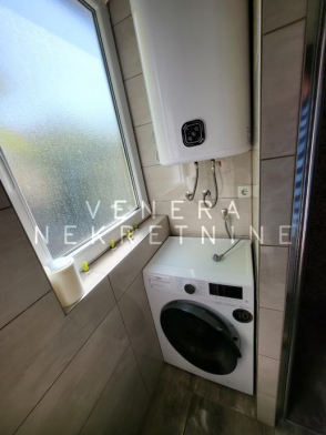 3 soban stan Knežija, 65 m2