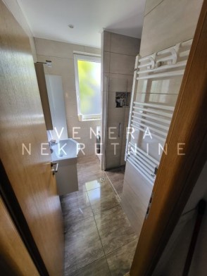 3 soban stan Knežija, 65 m2