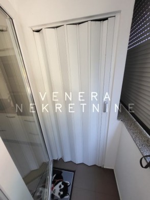 3 soban stan Knežija, 65 m2
